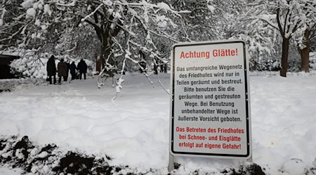 Der Südwestkirchhof Stahnsdorf ist wegen Glätte vorübergehend geschlossen. / Foto: Christian Charisius/dpa