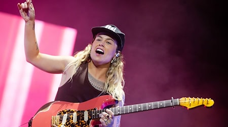 Probleme mit der Stimme: Tash Sultana verschiebt Tour (Archivbild) / Foto: Christoph Schmidt/dpa