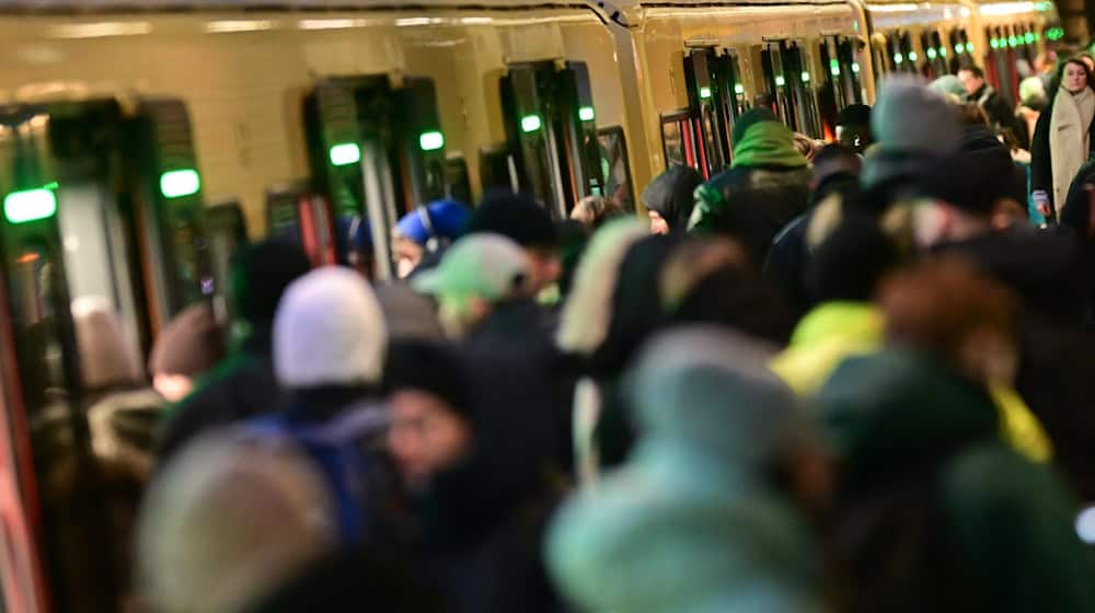 Die S-Bahn-Linien geraten am Freitagmorgen aus dem Takt. (Symbolbild) / Foto: Sebastian Christoph Gollnow/dpa