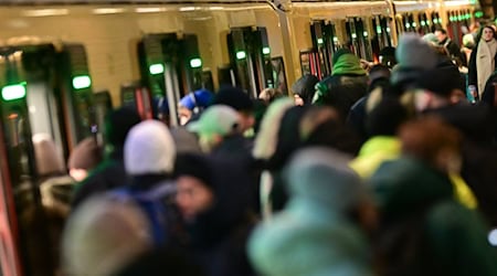 Die S-Bahn-Linien geraten am Freitagmorgen aus dem Takt. (Symbolbild) / Foto: Sebastian Christoph Gollnow/dpa