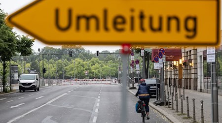 Durch den Rohrschaden war die Wasserversorgung in den umliegenden Häusern nicht beeinträchtigt. (Archivbild) / Foto: Hannes P. Albert/dpa