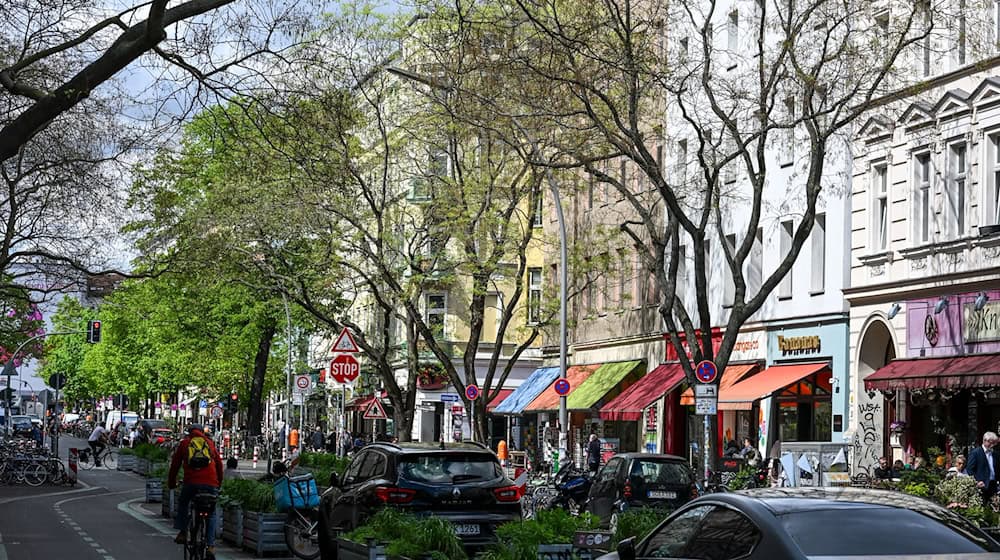 Die Umgestaltung der Bergmannstraße in Berlin-Kreuzberg sollte den Autoverkehr reduzieren und für mehr Lebensqualität sorgen. (Archivbild) / Foto: Jens Kalaene/dpa