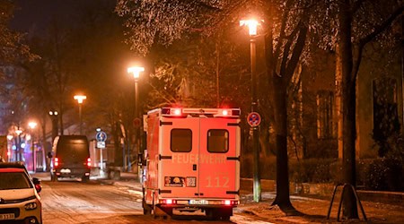 Wegen Stürzen aufgrund von Glätte werden in den Kliniken mehr Menschen behandelt als gewöhnlich. (Archivbild) / Foto: Jens Kalaene/dpa