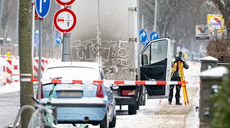 Am Tatort in Berlin-Weißensee wurden am Tag der tödlichen Schüsse Spuren gesichert.  / Foto: Fabian Sommer/dpa