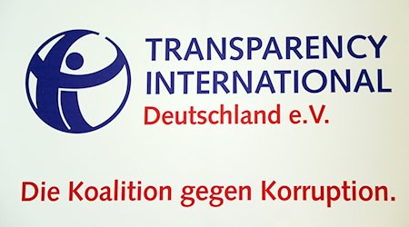 Die Organisation Transparency International Deutschland will Vetternwirtschaft  bei der Beschäftigung in Abgeordnetenbüros verhindern (Archivbild).  / Foto: Jens Kalaene/dpa