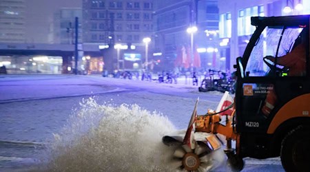 Der Deutsche Wetterdienst warnt in Berlin und großen Teilen Brandenburgs vor hoher Glättegefahr durch gefrierenden Regen und Eis. / Foto: Carsten Koall/dpa