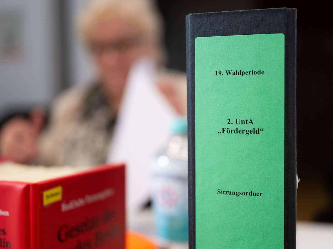 Der Untersuchungsausschuss zur Vergabe von Fördermitteln hat bei seiner dritten Sitzung ersttmals Zeugen vernommen.  / Foto: Christophe Gateau/dpa