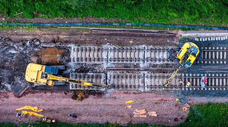 Pendler müssen weiter Geduld beweisen: Die Sanierung der Strecke Hamburg-Berlin verzögert sich. (Archivbild) / Foto: Jens Büttner/dpa