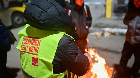 Die Gewerkschaft Verdi hat zum zweiten Warnstreik im Berliner Nahverkehr im Tarifstreit mit den Berliner Verkehrsbetrieben aufgerufen. (Archivbild) / Foto: Sebastian Gollnow/dpa