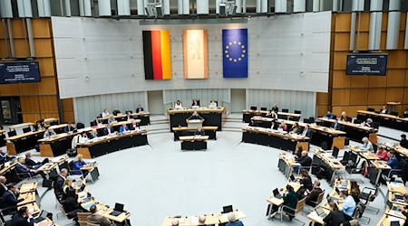 Im Berliner Abgeordnetenhaus ging es in der Debatte um den Winterdienst hoch her.  / Foto: Annette Riedl/dpa