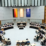 Im Berliner Abgeordnetenhaus ging es in der Debatte um den Winterdienst hoch her.  / Foto: Annette Riedl/dpa
