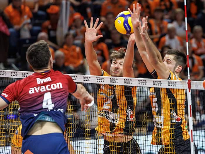 Volleys-Pflichtsieg mit Olympia-Werbung im Stadtduell