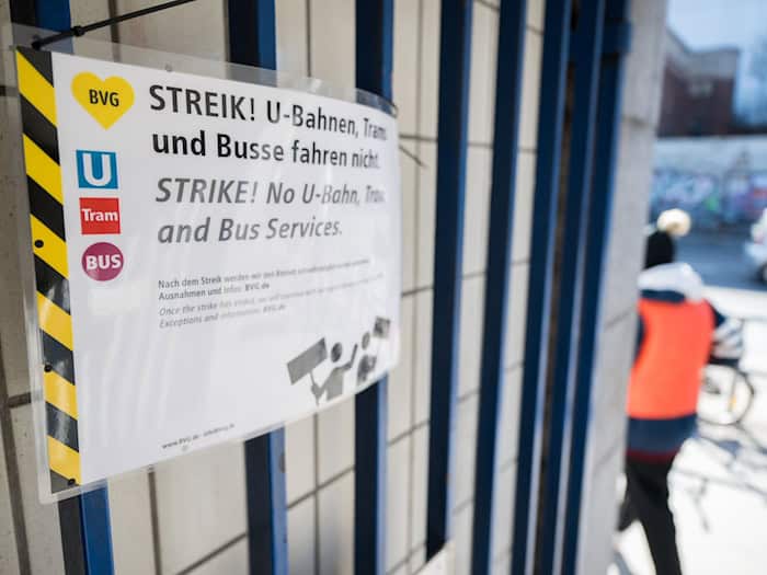 Die Gewerkschaft Verdi hat zum zweiten Warnstreik im Berliner Nahverkehr im Tarifstreit mit den Berliner Verkehrsbetrieben aufgerufen. (Archivbild) / Foto: Sebastian Gollnow/dpa