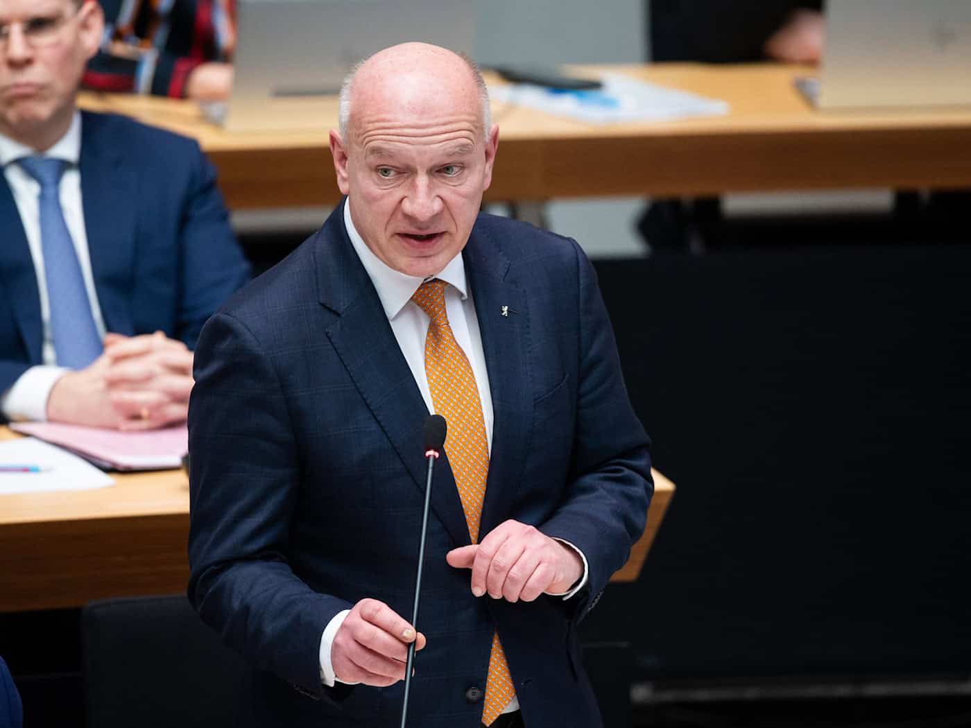 Berlins Regierender Bürgermeister Kai Wegner (CDU) hält weitere Gespräche über die Zukunft der Berlinale für richtig.  / Foto: Christophe Gateau/dpa