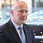 Berlins Regierender Bürgermeister Kai Wegner (CDU) fliegt zu den Olympischen Winterspielen in Italien. (Archivbild) / Foto: Jens Kalaene/dpa