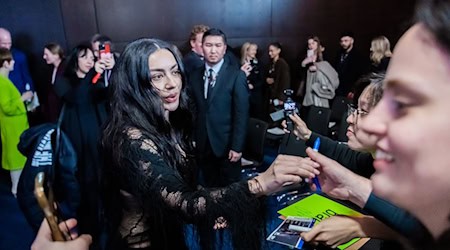 Hat mit «brat» den Zeitgeist geprägt: Charli xcx. / Foto: Christoph Soeder/dpa