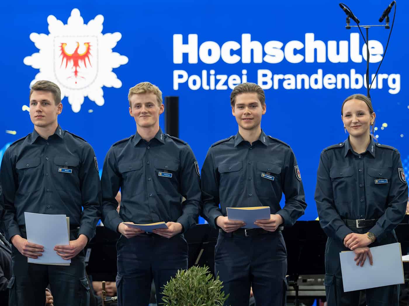 Etwa 100 neue Polizisten treten demnächst ihren Dienst an.  / Foto: Soeren Stache/dpa