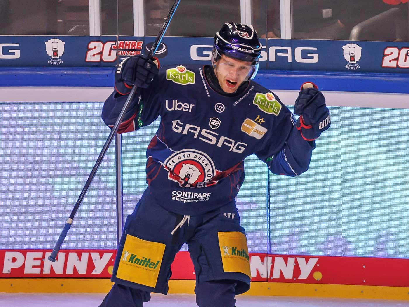 Angreifer Lean Bergmann erzielte das 3:2 der Eisbären Berlin im dritten DEL-Viertelfinalspiel gegen Straubing. (Archivbild) / Foto: Andreas Gora/dpa