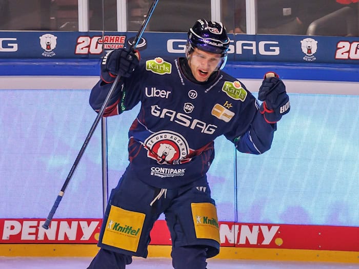 4:2 in Straubing: Eisbären gewinnen drittes Viertelfinale