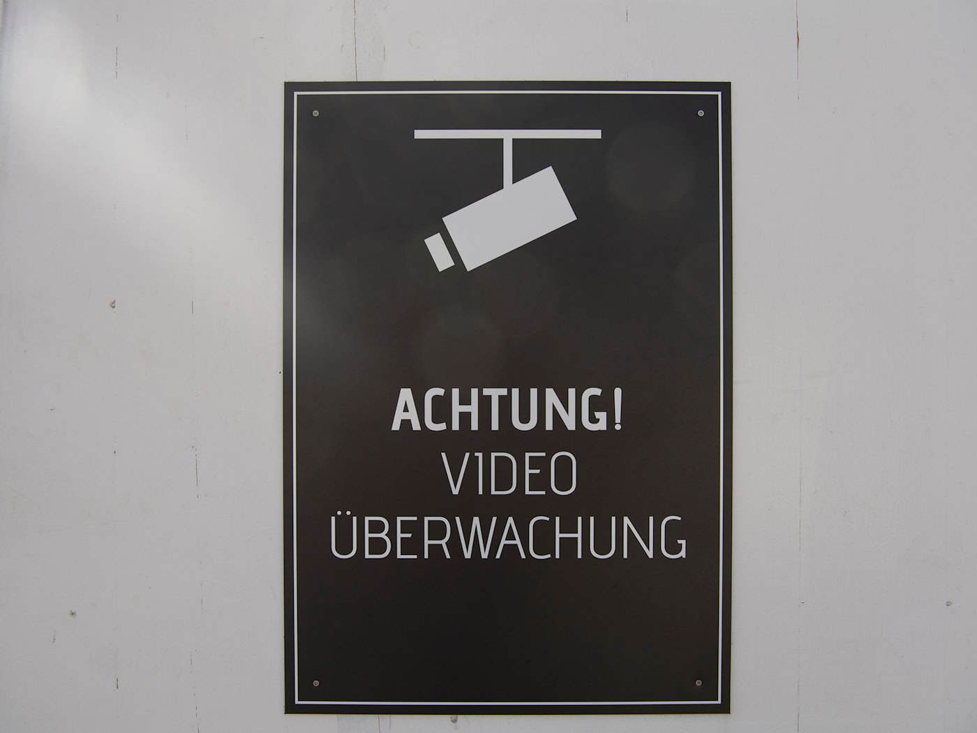 In Berlin soll Videoüberwachung kritischer Infrastruktur wie Stromnetzen künftig ohne Hinweise möglich sein. (Symbolbild)  / Foto: Paul Zinken/dpa