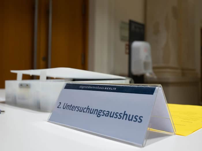 Die Berliner AfD-Fraktion scheitert mit dem Wunsch nach einem Mitglied im Untersuchungsausschuss am Verfassungsgericht. (Archivbild) / Foto: Markus Lenhardt/dpa