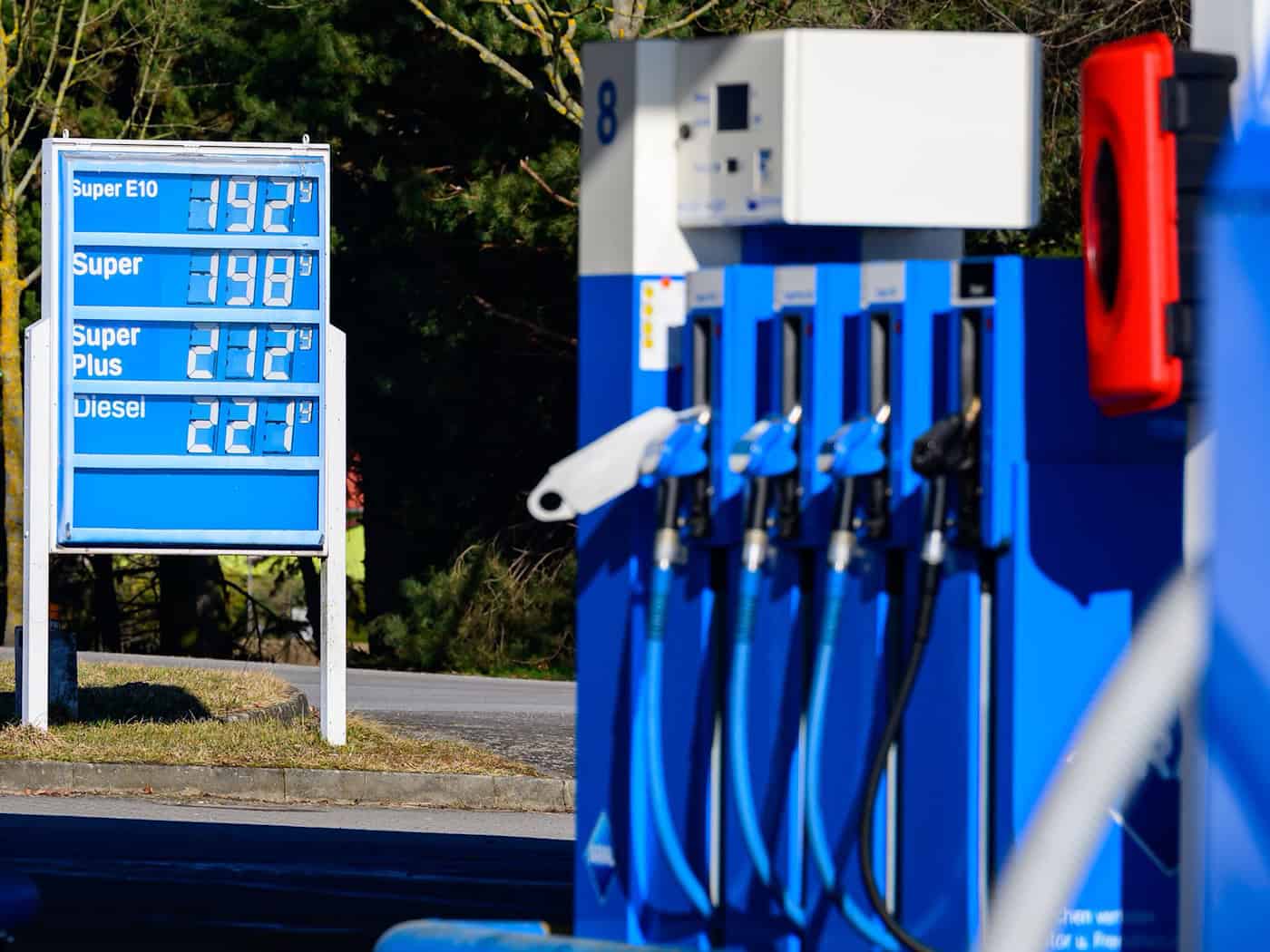 Die Landtagsfraktionen von AfD und BSW dringen auf Entlastung wegen der gestiegenen Spritpreise. (Archivbild) / Foto: Patrick Pleul/dpa