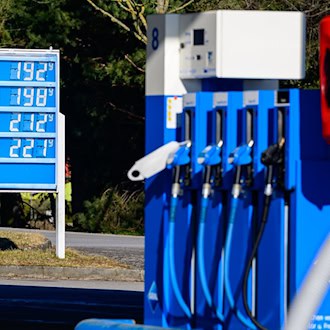 Die Landtagsfraktionen von AfD und BSW dringen auf Entlastung wegen der gestiegenen Spritpreise. (Archivbild) / Foto: Patrick Pleul/dpa
