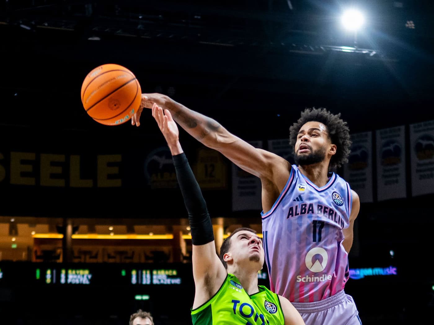 Alba-Center Norris Agbakoko hofft noch auf den Gruppensieg im Duell mit Athen / Foto: Julius Frick/dpa