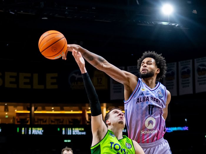 Alba-Center Norris Agbakoko hofft noch auf den Gruppensieg im Duell mit Athen / Foto: Julius Frick/dpa