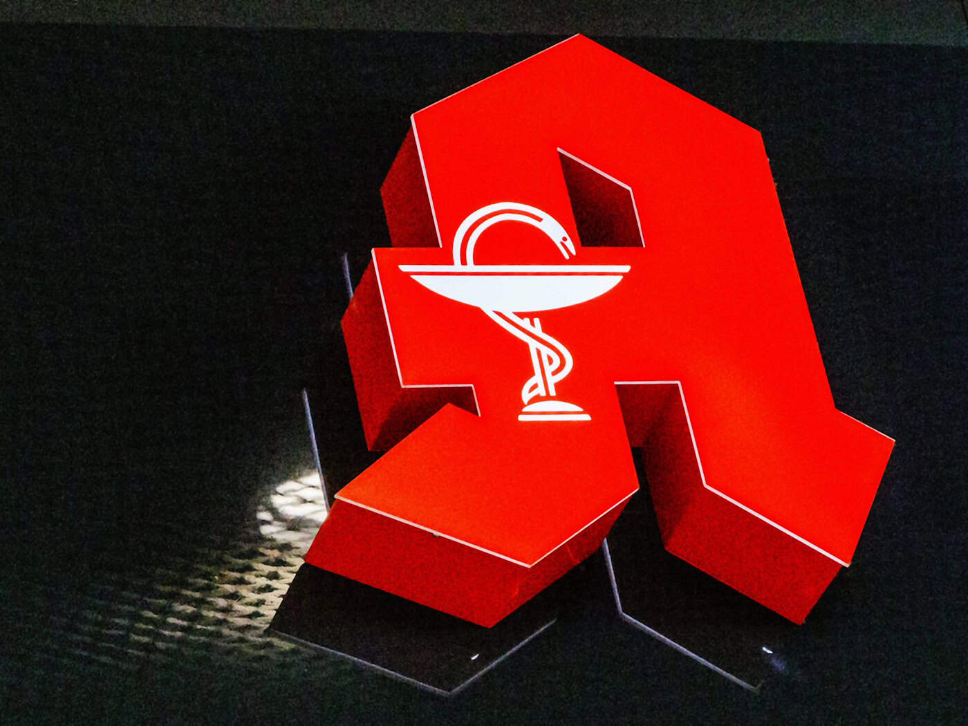 Wegen eines bundesweiten Protests bleiben zahlreiche Apotheken heute zu. (Symbolbild) / Foto: Carsten Koall/dpa