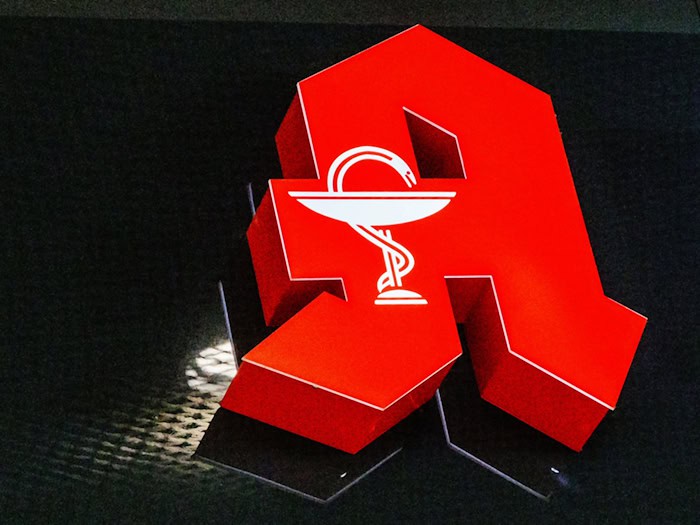 Wegen eines bundesweiten Protests bleiben zahlreiche Apotheken heute zu. (Symbolbild) / Foto: Carsten Koall/dpa