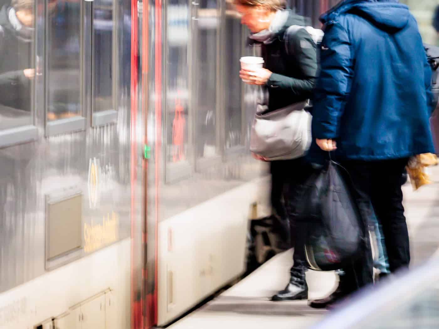 Zwischen Berlin und Oranienburg ist derzeit die Strecke für den Fern- und Regionalverkehr gesperrt. (Symbolfoto) / Foto: Carsten Koall/dpa