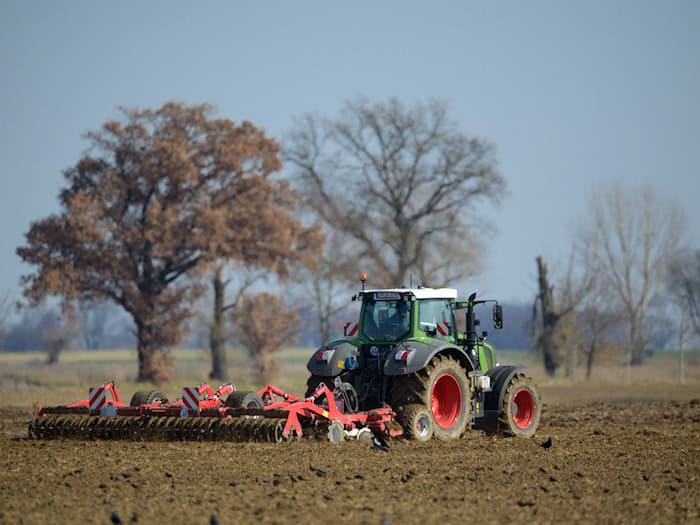 Für die Landwirte beginnt die Frühjahrsarbeit auf den Feldern. (Symbolbild)  / Foto: Soeren Stache/dpa-Zentralbild/ZB