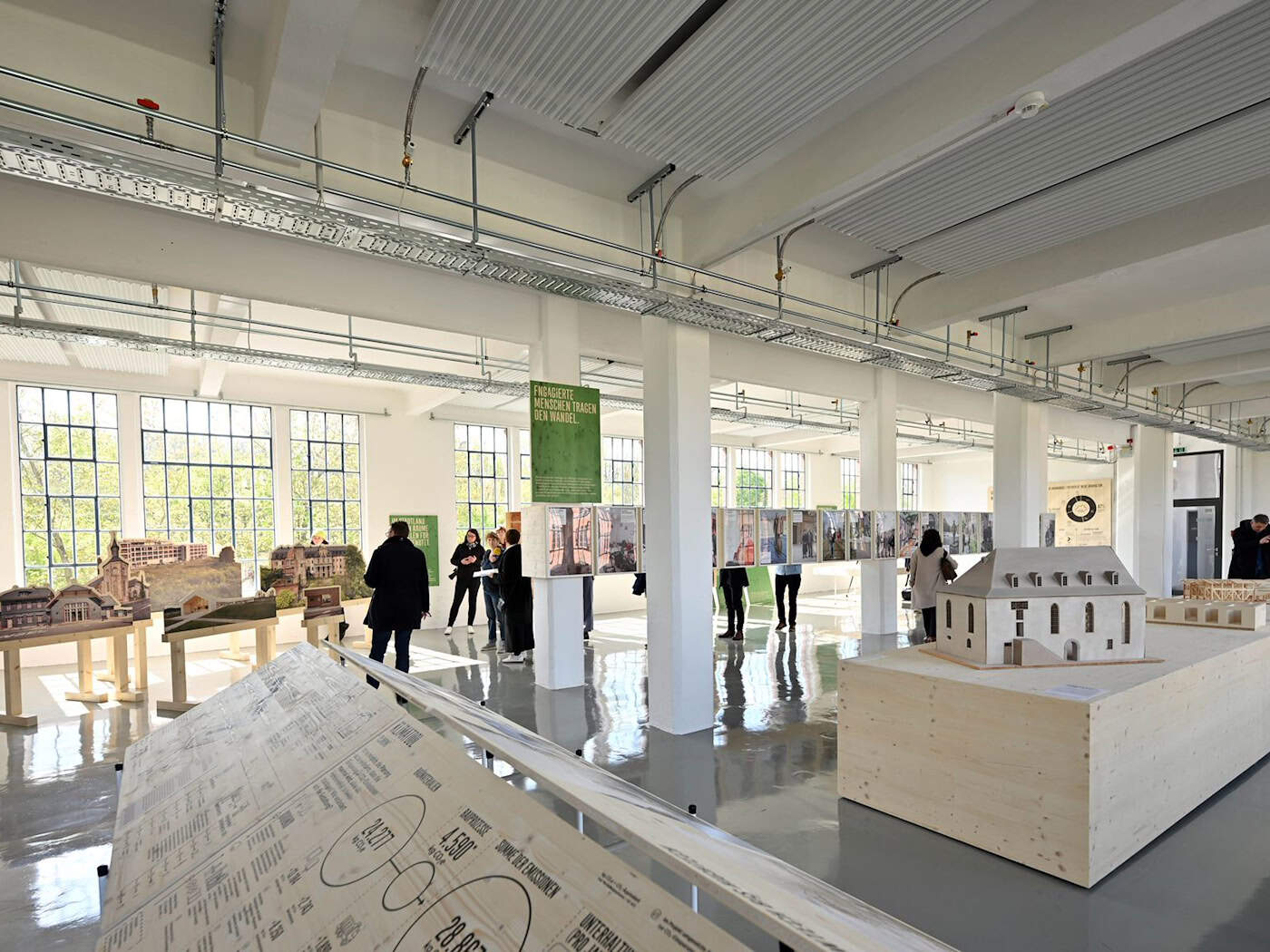 In Thüringen fand von 2012 bis 2023 eine Internationale Bauausstellung (IBA) statt, hier die große Abschlussschau in Apolda. (Archivbild)  / Foto: Martin Schutt/dpa