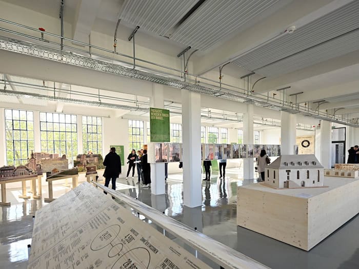 In Thüringen fand von 2012 bis 2023 eine Internationale Bauausstellung (IBA) statt, hier die große Abschlussschau in Apolda. (Archivbild)  / Foto: Martin Schutt/dpa