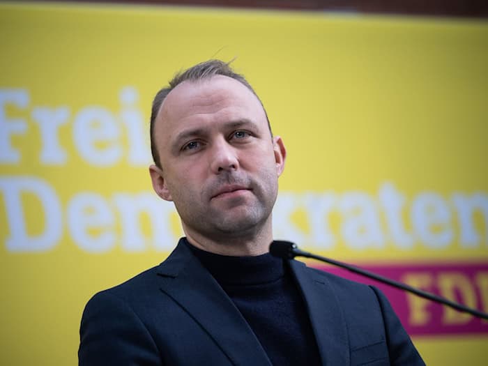 Sebastian Czaja führte die Berliner FDP zuletzt dreimal in eine Abgeordnetenhauswahl, nun stellt er sich hinter die CDU. (Archivbild) / Foto: Sebastian Gollnow/dpa