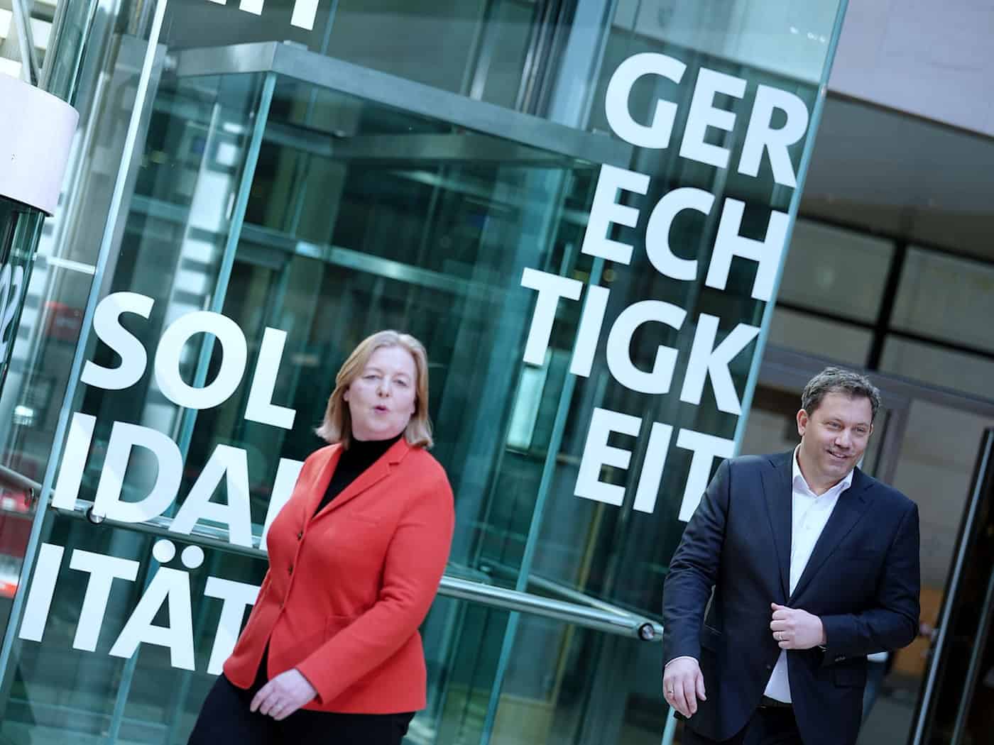 Die Die SPD-Parteivorsitzenden Bärbel Bas und Lars Klingbeil stehen nach der verlorenen Landtagswahl in Rheinland-Pfalz in der Kritik. (Archivfoto)   / Foto: Kay Nietfeld/dpa