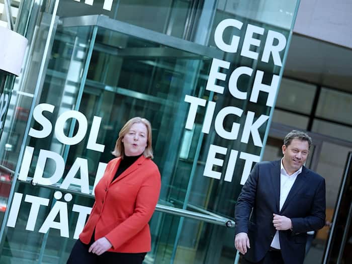 Die Die SPD-Parteivorsitzenden Bärbel Bas und Lars Klingbeil stehen nach der verlorenen Landtagswahl in Rheinland-Pfalz in der Kritik. (Archivfoto)   / Foto: Kay Nietfeld/dpa