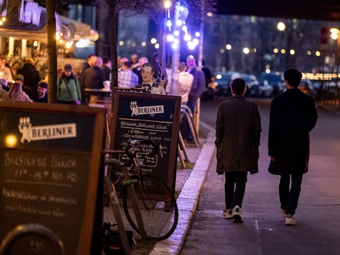 In Berlin trug im vergangenen Jahr laut dem Amt für Statistik auch das Gastgewerbe zum Wirtschaftswachstum bei. (Symbolbild)  / Foto: Fabian Sommer/dpa