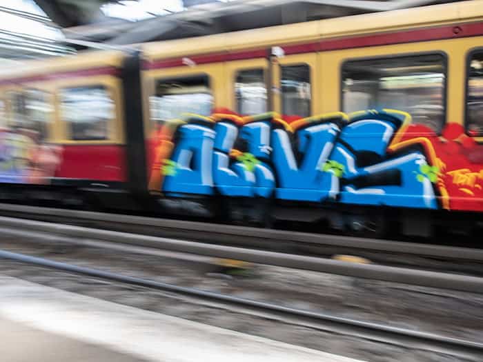 Besprühte S-Bahnen: Polizei nimmt sechs Sprayer fest