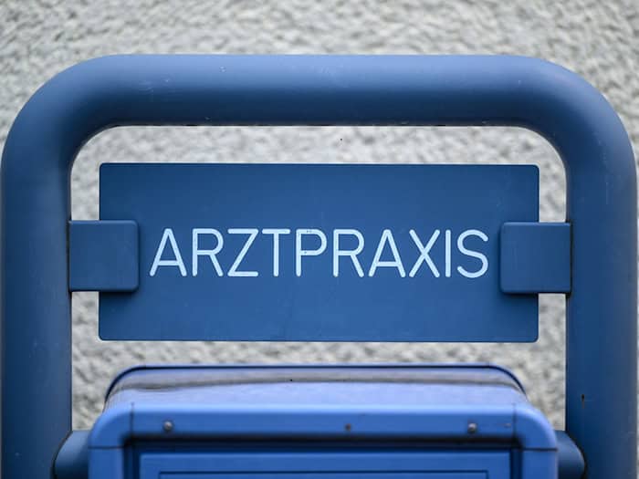 Brandenburgs Landesregierung will die Entwicklung medizinischer Versorgungszentren unterstützen. (Archivbild) / Foto: Patrick Pleul/dpa