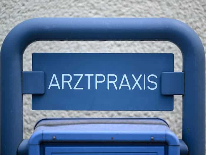 Auf 100.000 Einwohner kommen in Brandenburg rund 200 Ärztinnen und Ärzte. (Symbolbild). / Foto: Patrick Pleul/dpa