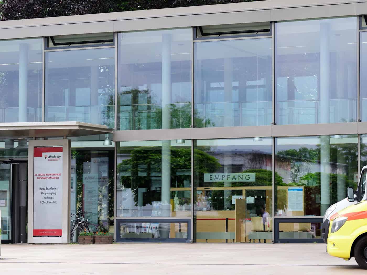 Das St. Josefs-Krankenhaus Potsdam-Sanssouci gehört zum Verbund christlicher Kliniken Brandenburg, der auf mehr finanzielle Sicherheit bei der Krankenhausreform dringt (Archivbild). / Foto: Soeren Stache/dpa-Zentralbild/ZB