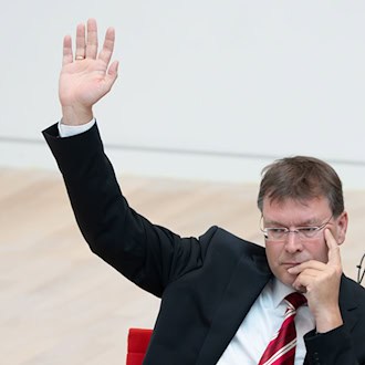 BSW-Politiker Sven Hornauf sieht sein Fragerecht als Abgeordneter verletzt und zieht vors Landesverfassungsgericht. (Archivbild) / Foto: Soeren Stache/dpa