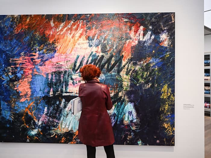 Im «Kunsthaus Minsk» werden Werke von Oscar Murillo gezeigt.  / Foto: Britta Pedersen/dpa