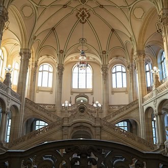 Der Immobilienkonzern Deutsche Wohnen wehrt sich vor dem Landgericht Berlin gegen einen Bußgeldbescheid in Höhe von 14,5 Millionen Euro. (Archivbild) / Foto: Soeren Stache/dpa