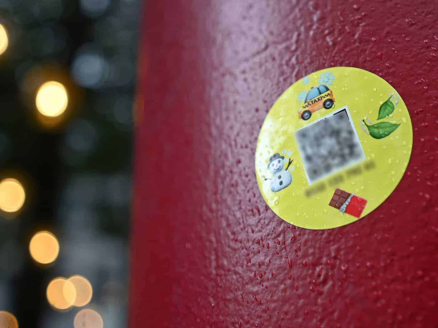 Die Berliner Landessuchtbeauftragte zeigt sich sehr besorgt über Werbung per Sticker und Flyer für Drogenlieferdienste. (Symbolbild) / Foto: David Hammersen/dpa