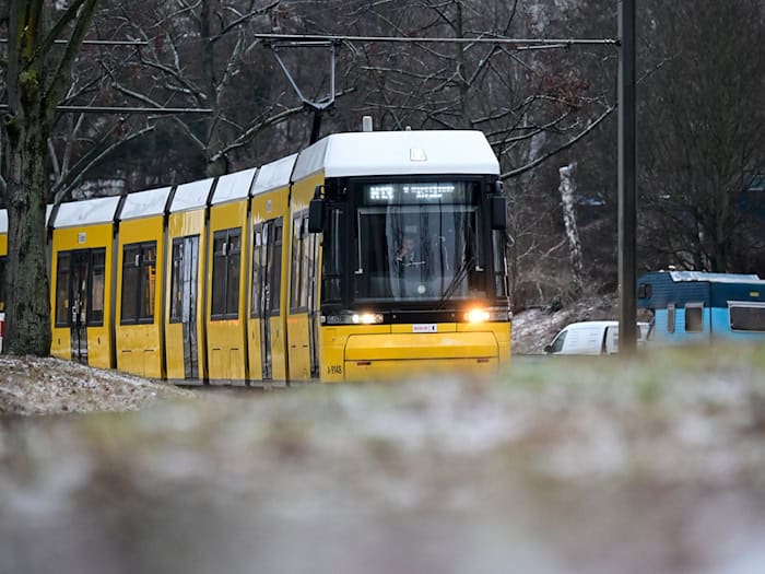 Haben Verdi und die BVG im Tarifstreit eine Lösung gefunden? Beide Seiten wollen im Laufe des Tages über die Gespräche in ihren Gremien informieren. (Archivbild) / Foto: Sebastian Gollnow/dpa
