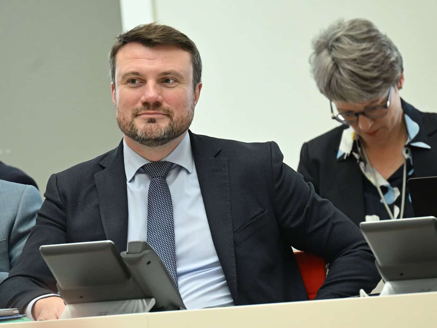 Er wechselte vom Wirtschafts- zum Finanzminister und muss den klammen Haushalt in den Griff bekommen. / Foto: Britta Pedersen/dpa