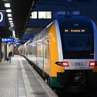 Der Regionalexpress hatte gerade den Hauptbahnhof Brandenburg verlassen. (Symbolbild) / Foto: Soeren Stache/dpa